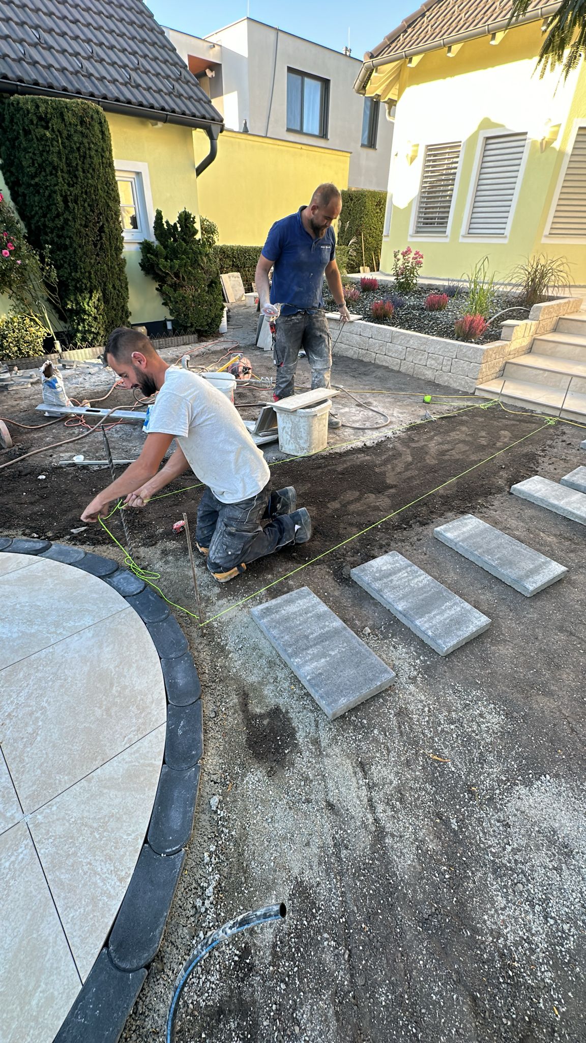 Gartenservice Gojani Jozef bei der Arbeit - Pflasterverlegung